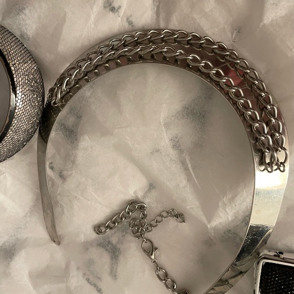 “3 BRACELETS (plus free choker) - Picture 9 of 12